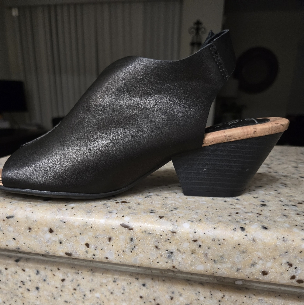 BOC Comfort Black Leather Sandals - Picture 8 of 8